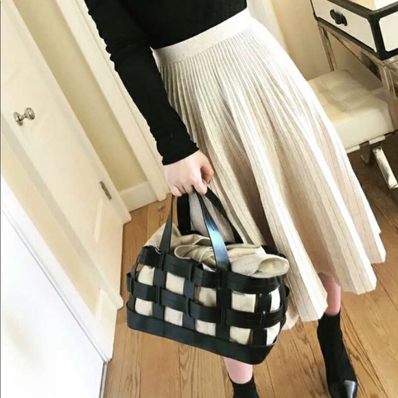 🔥🔥BASKEt TOTE PU LEATHER 👛 - Picture 2 of 6